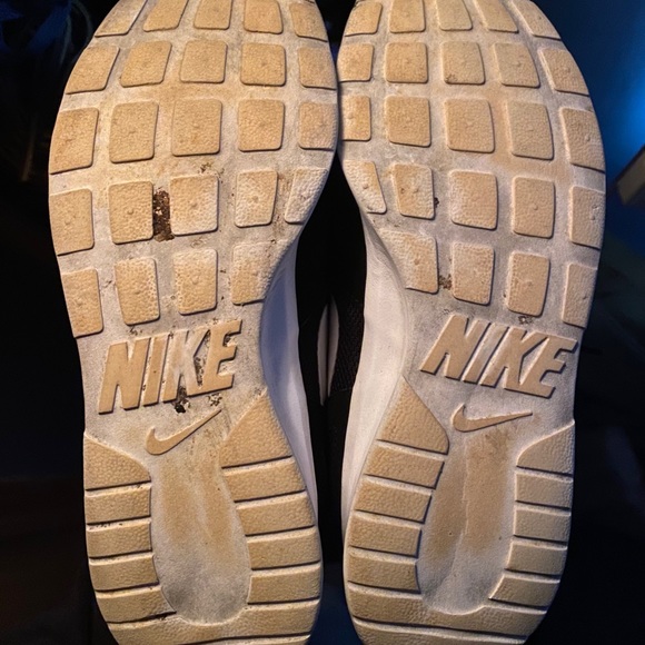 Nike shoes - Picture 5 of 5